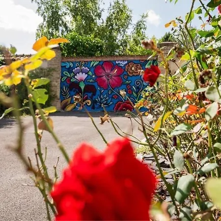 Apartment Bright Floor With Terrace And Garden Bezannes