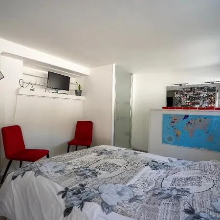 Bright Floor With Terrace And Garden Bezannes