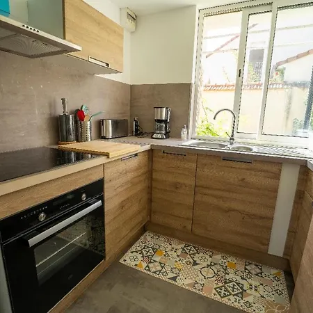 Apartment Bright Floor With Terrace And Garden Bezannes