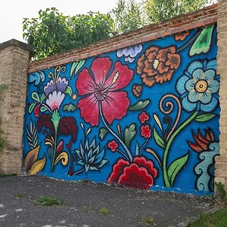 Bright Floor With Terrace And Garden *