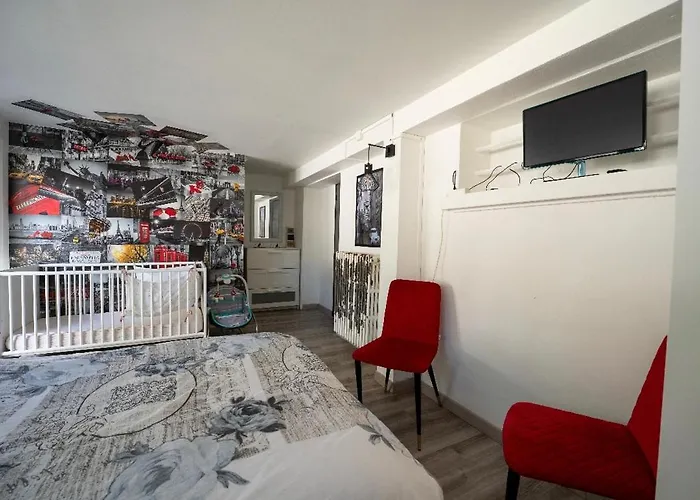 Bright Floor With Terrace And Garden Apartment