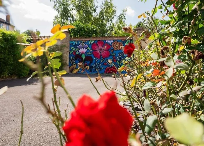 Apartment Bright Floor With Terrace And Garden Bezannes