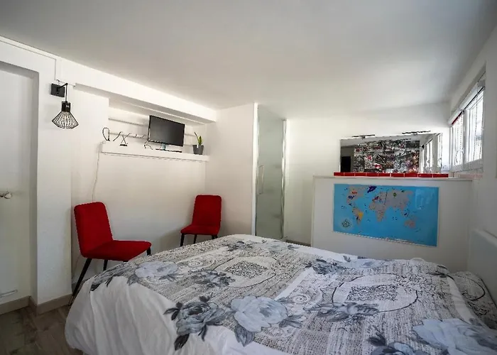 Bright Floor With Terrace And Garden Bezannes