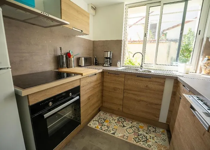 Apartment Bright Floor With Terrace And Garden Bezannes