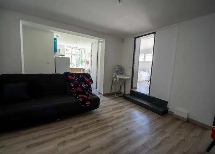 Apartment Bright Floor With Terrace And Garden Bezannes