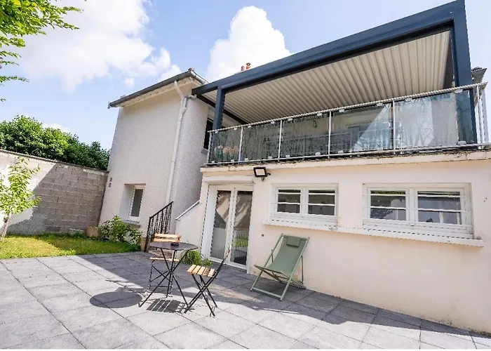 Bright Floor With Terrace And Garden