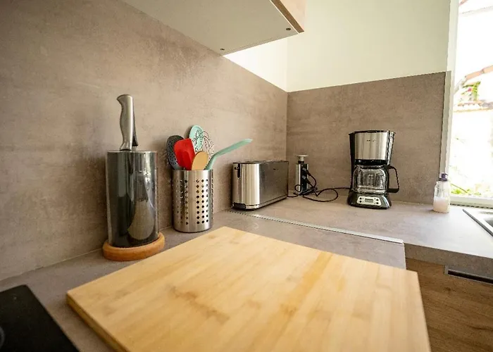 Bright Floor With Terrace And Garden *