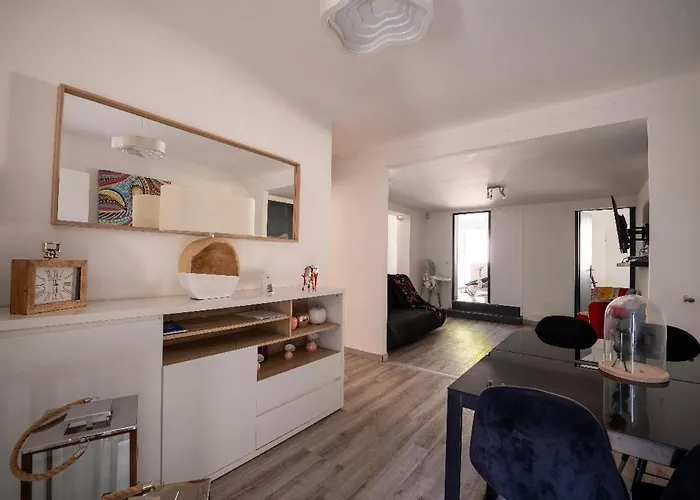 Apartment Bright Floor With Terrace And Garden