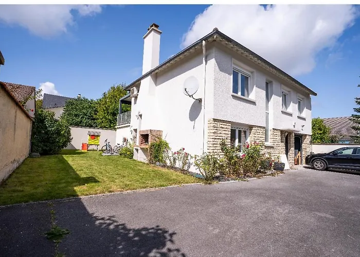 Apartment Bright Floor With Terrace And Garden Bezannes