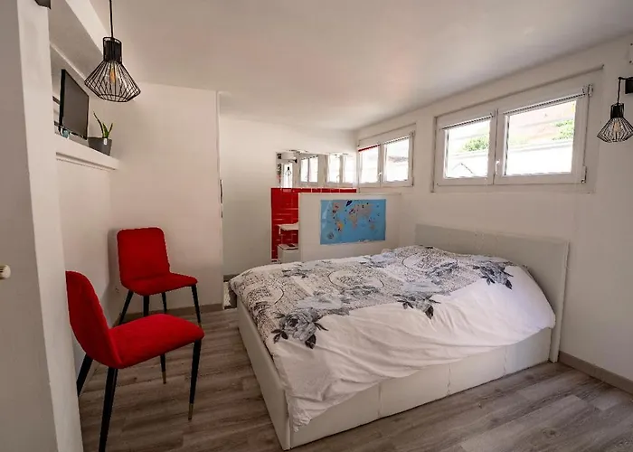 Apartment Bright Floor With Terrace And Garden Bezannes